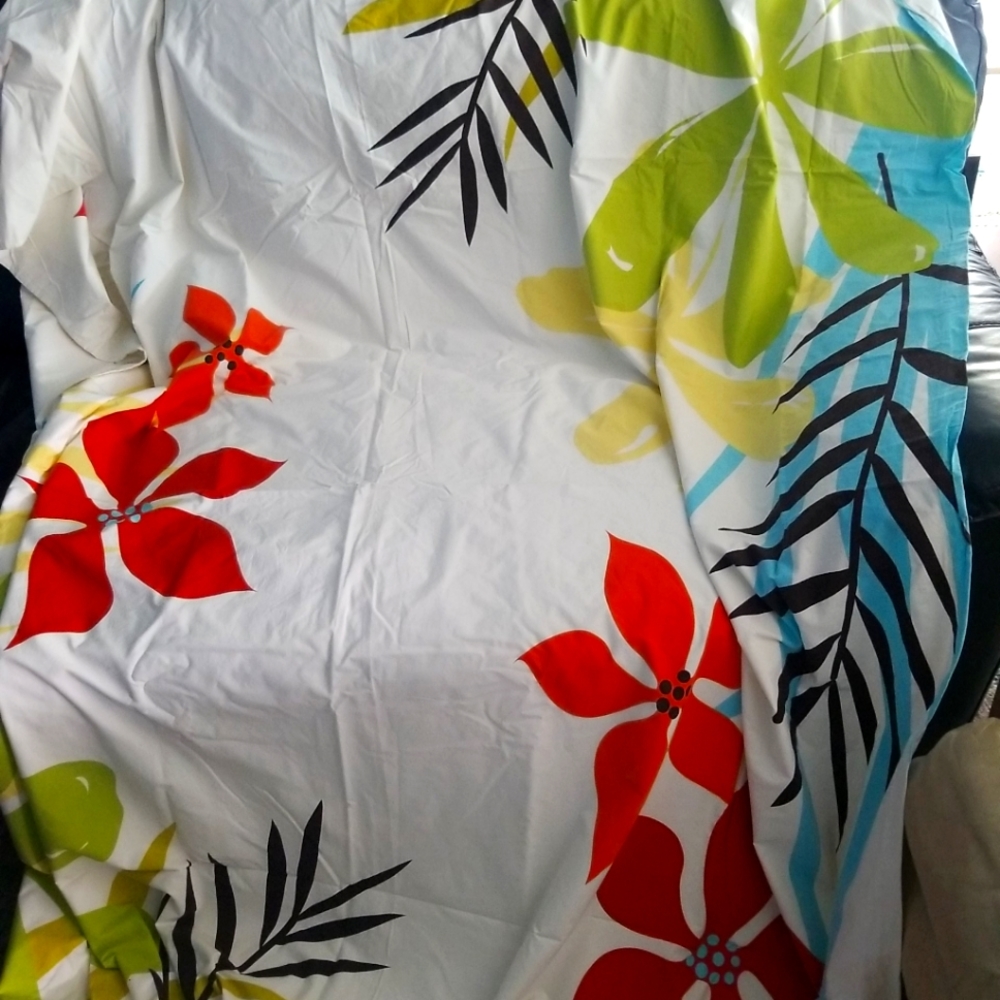 Queen Duvet Cover w/ matching sheet pillow cases and shams